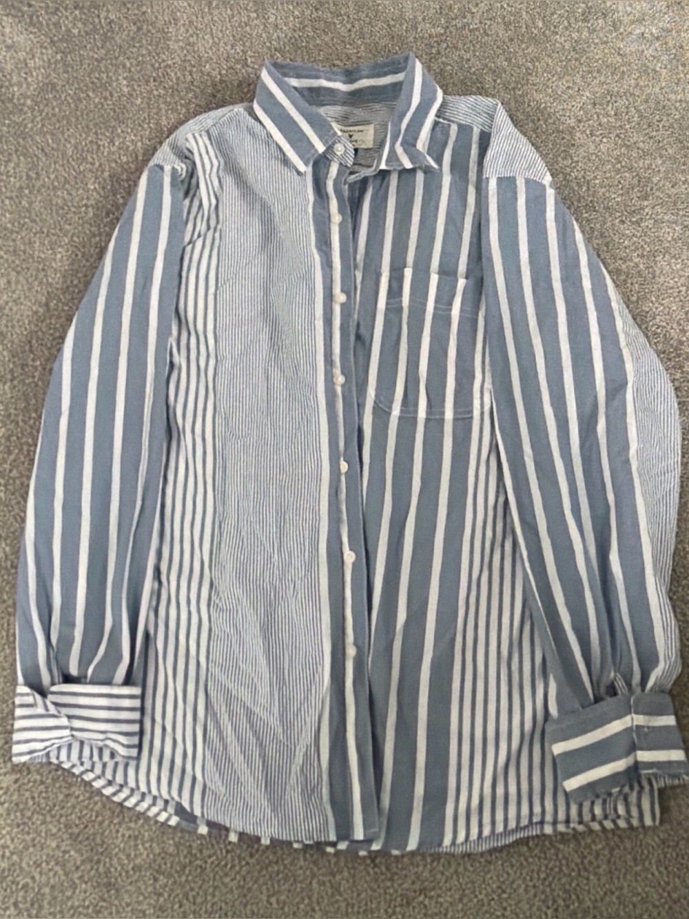 American Eagle Outfitters Blue & White Mixed-Stripe Button-Down Shirt